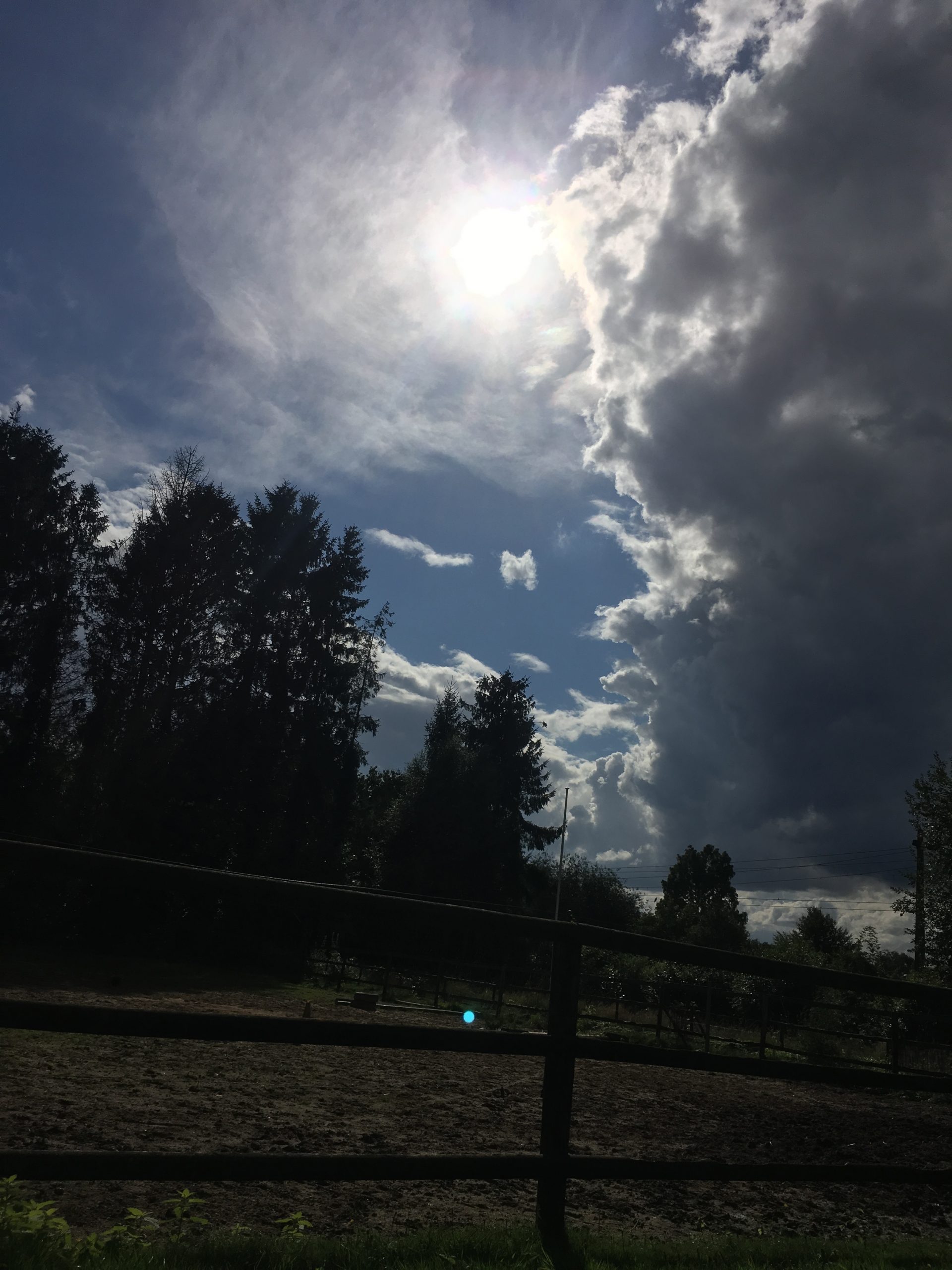 'M' cloud formation