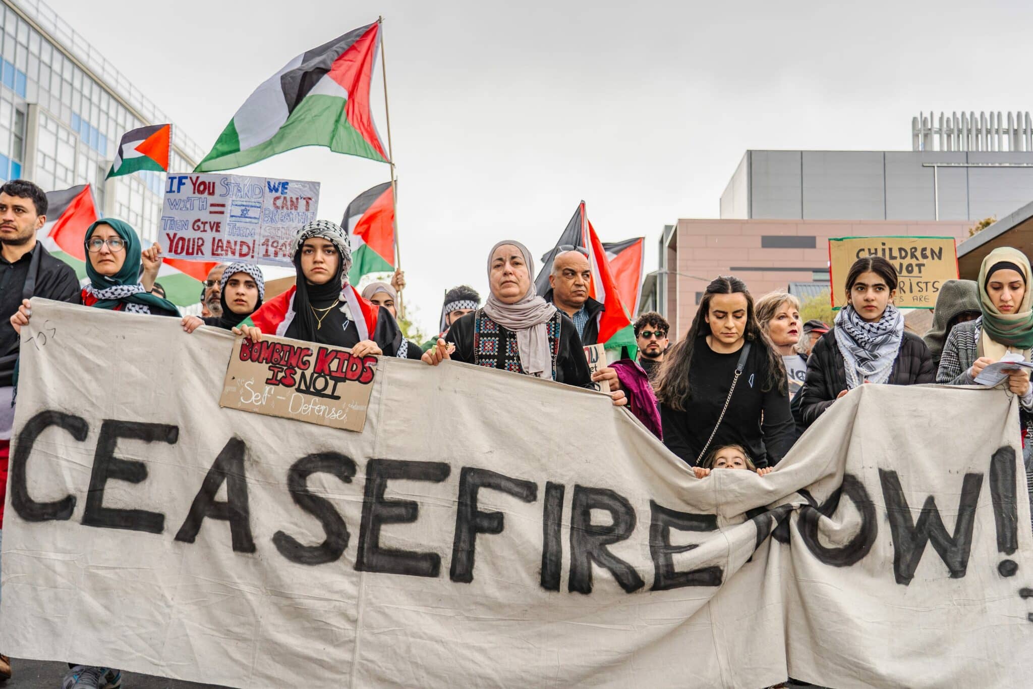 Ceasefire now banner, Iran-Palestine-Israel (Photograph: <a href='https://internationalsocialist.net/2026/03/international-womens-day-2026/' target='_blank'>internationalsocialist.net</a>)