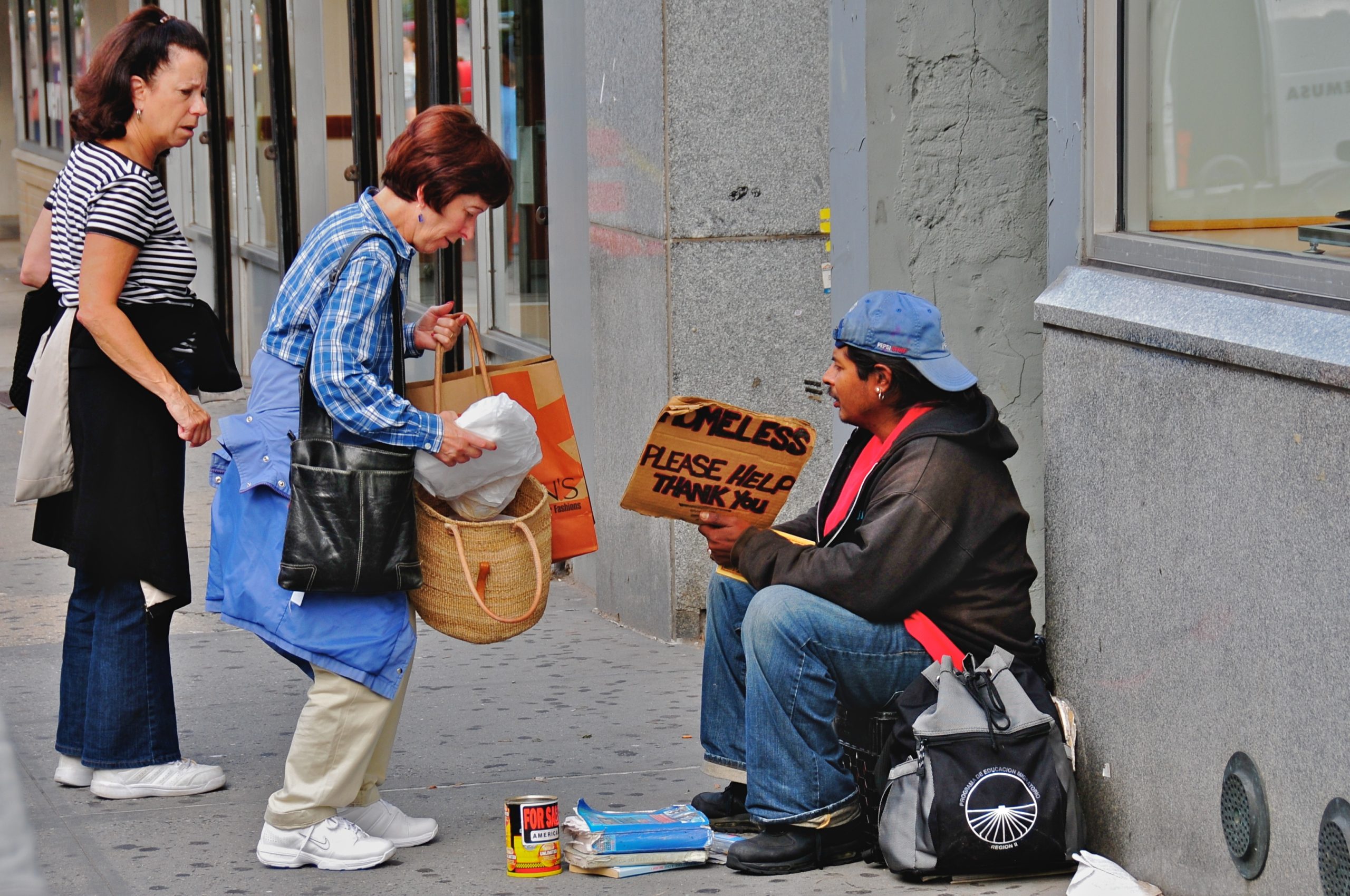 Hulp aan daklozen, Broadway, New York (Foto: Ed Yourdon, <a href=‘https://www.flickr.com/photos/yourdon/2905921539/in/photostream/’ target=‘_blank’>flickr.com</a>)