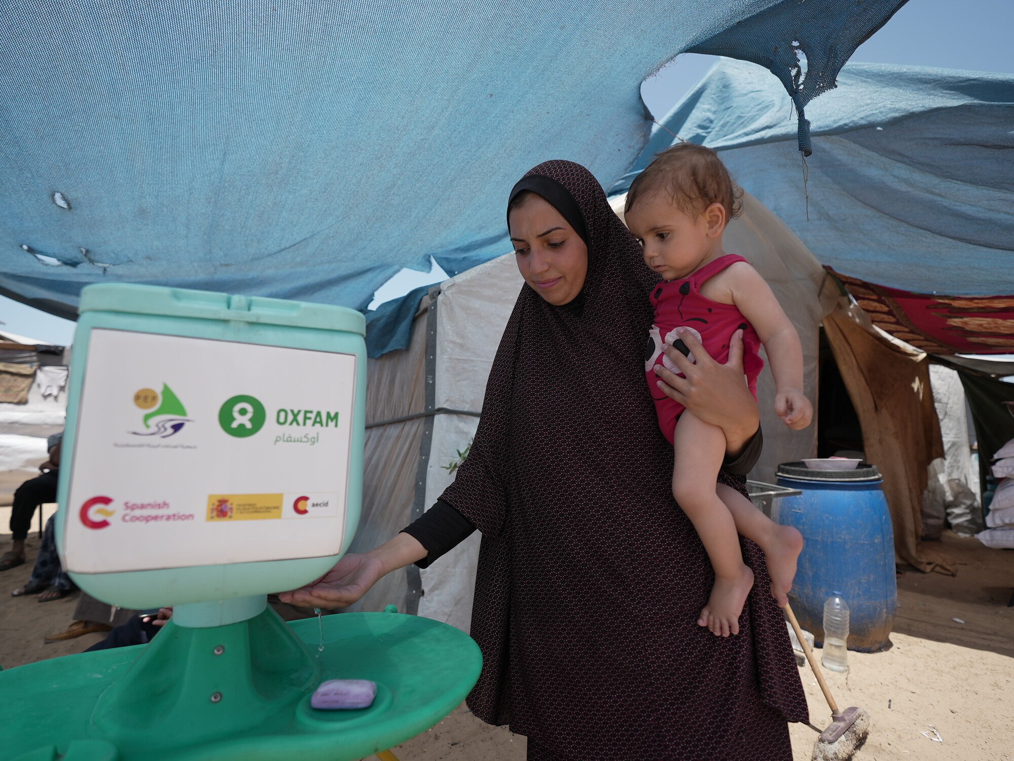 Hand-washing station, Al Mawasi, Khan Younis Governorate, provided by Oxfam and local partner Palestinian Environmental Friends. (Photograph: Alef Multimedia/Oxfam)