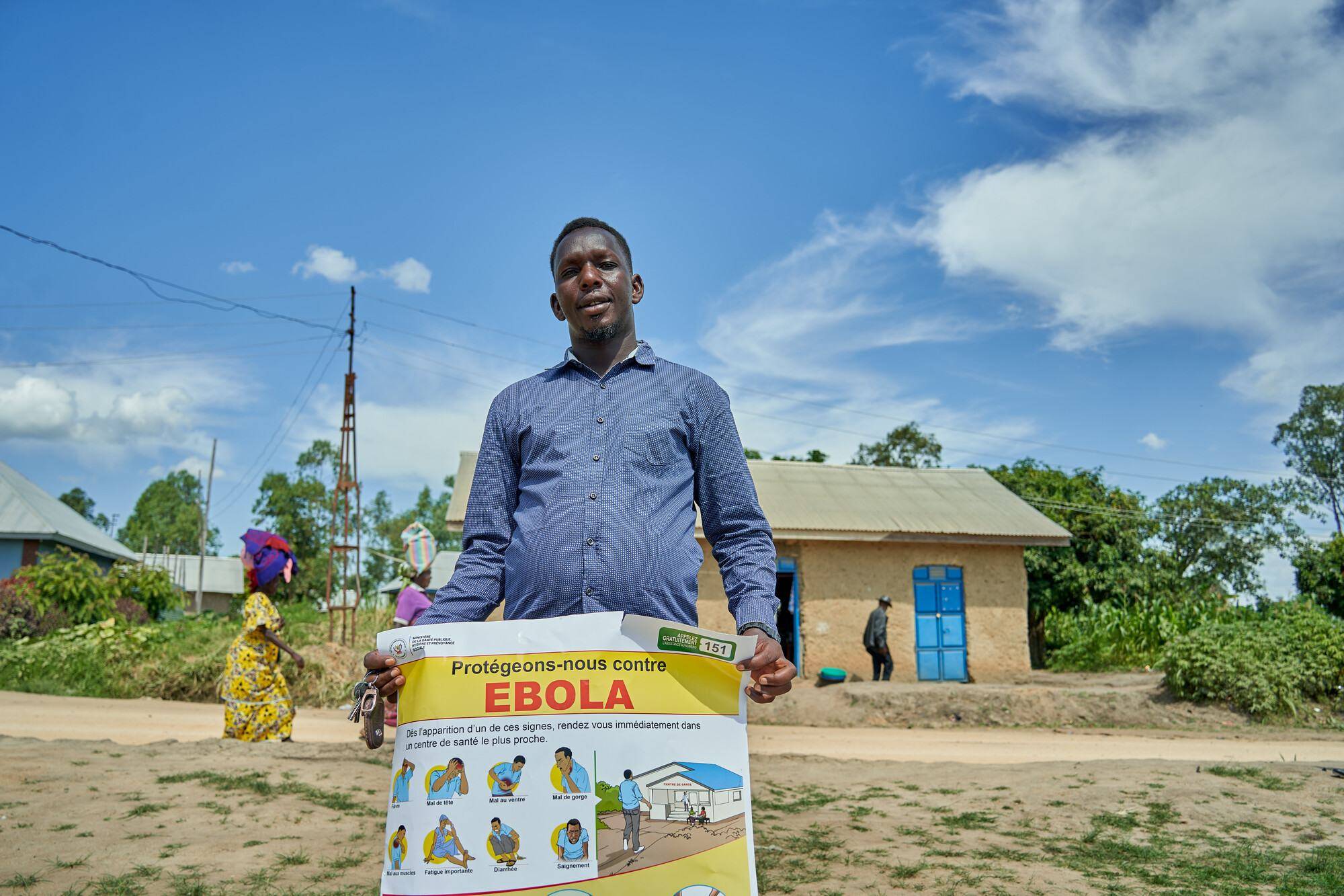 Salama Taga leidt een jongerenorganisatie in Rwampara, in de provincie Ituri, en helpt ook het bewustzijn voor ebola te vergroten (Foto: Azaria Muhongya, Oxfam)
