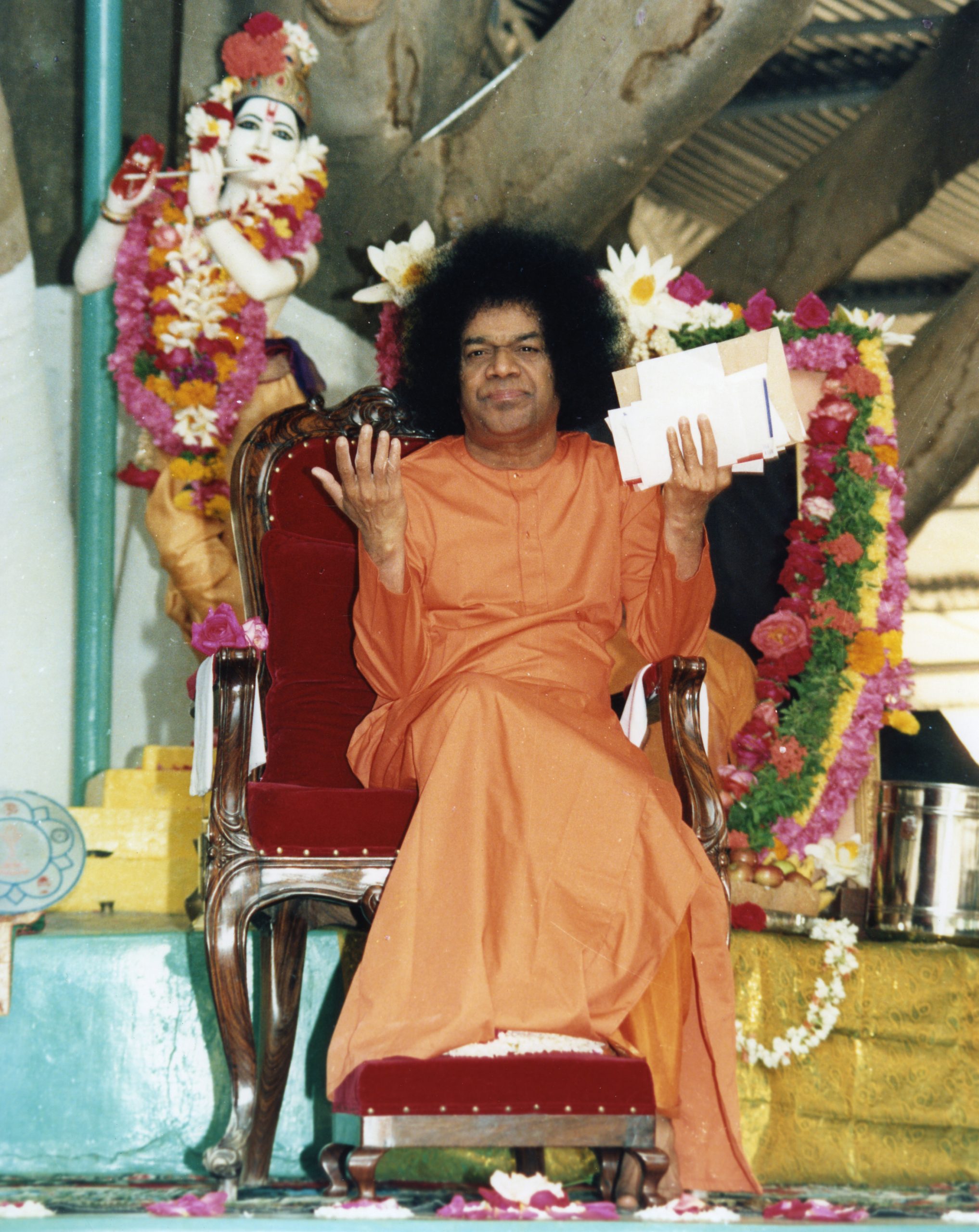 Bhagawan Sri Sathya Sai Baba. Photograph: <a href='https://commons.wikimedia.org/wiki/File:Sri_Sathya_Sai_Baba_at_Brindavan.jpg' target='_blank'  class='nolightbox'>Venkatant (Wikimedia Commons)</a>